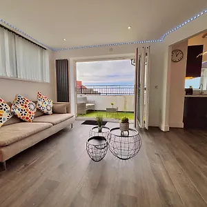 Franks 4 - Roof Terrace - Sleeps 6 Blackpool